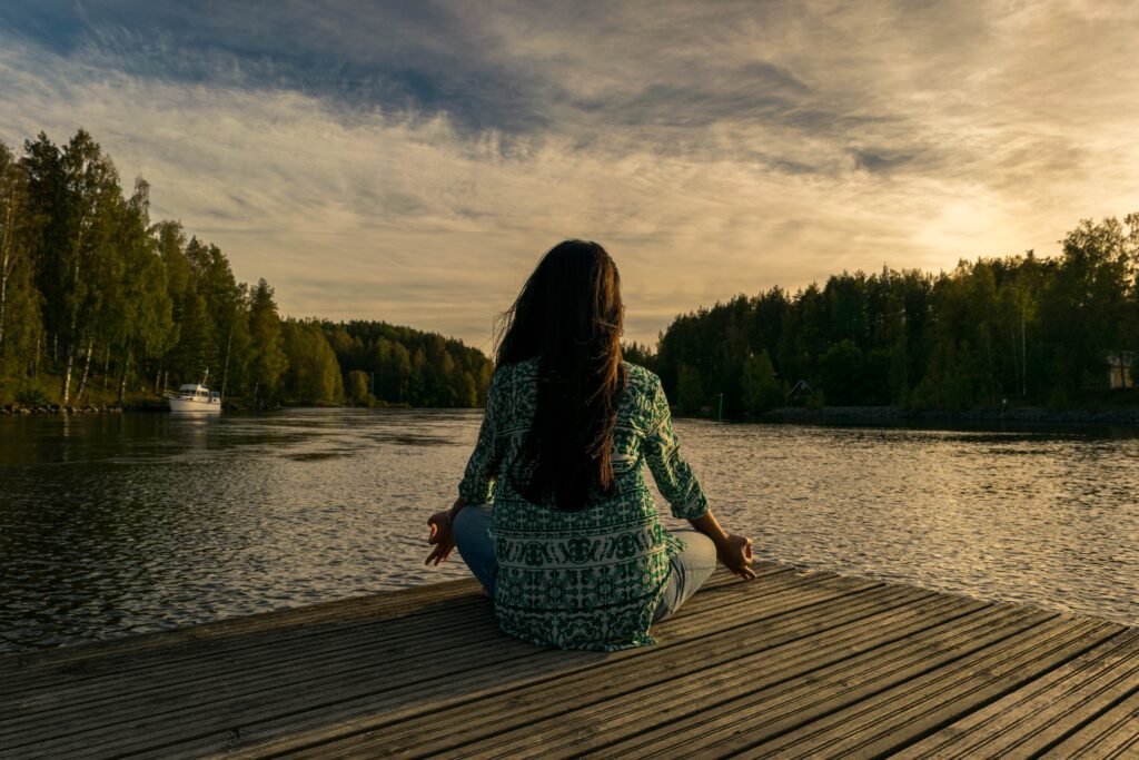 Hypnose et sophrologie pour accompagner les douleurs physiques et le stress chronique