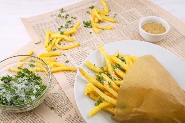 Frites illustrant les envies d'aliments gras et salés liées au stress et à l'alimentation émotionnelle.