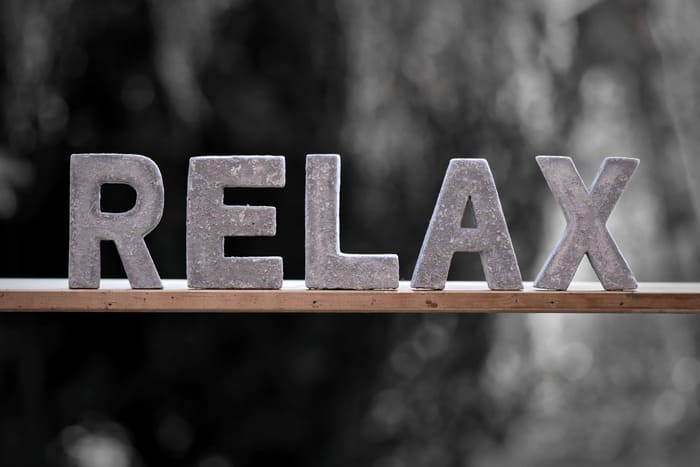 Mot RELAX illustrant le retour au calme et l’apaisement du mental face aux pensées répétitives