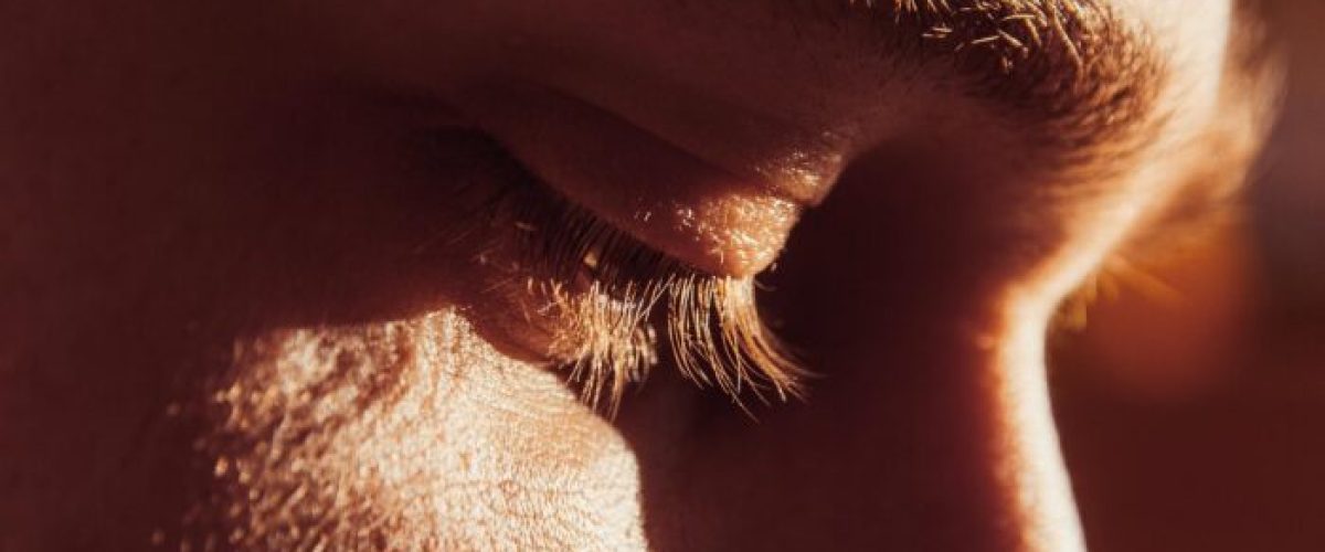 Pourquoi je pleure sans raison ? Ce que vos larmes essaient de vous dire